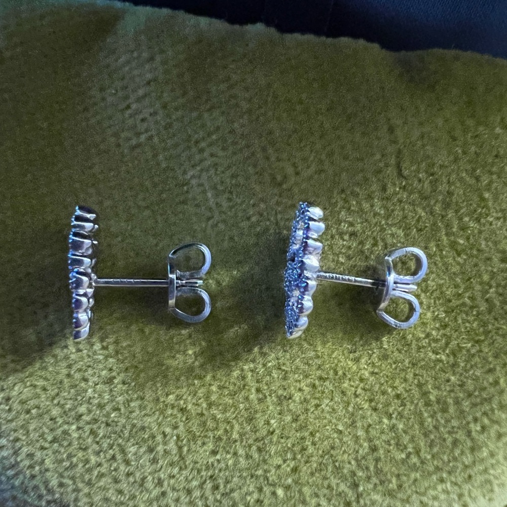 Gucci GG Running Diamond Stud Earrings - Picture 5 of 11